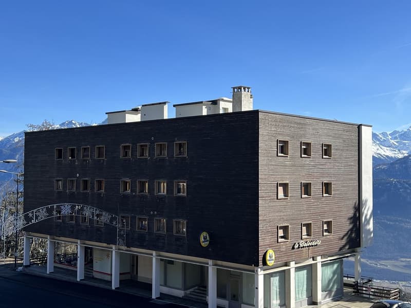 À LA SAISON: Magnifique 4.5 pces rénové - Vue panoramique extraordinaire - Bien situé - Lieu calme (19)