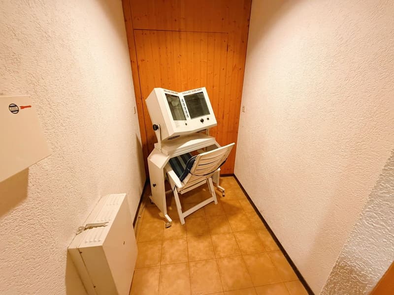 TRÈS SPACIEUX CABINET DE PHYSIOTHÉRAPIE - 10 SALLES DE TRAITEMENT -IDÉALEMENT SITUÉ AU CŒUR DE CRANS (18)