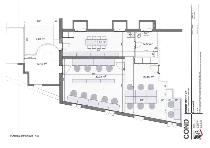 The image shows a floor plan of a building. It includes a living room (7.81 m²), a dining room (19.61 m²), a kitchen (5.87 m²), and a bathroom (5.29 m²). The building also has a staircase.