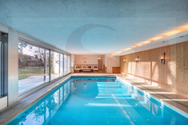 Maison de maître avec piscine intérieure (10)