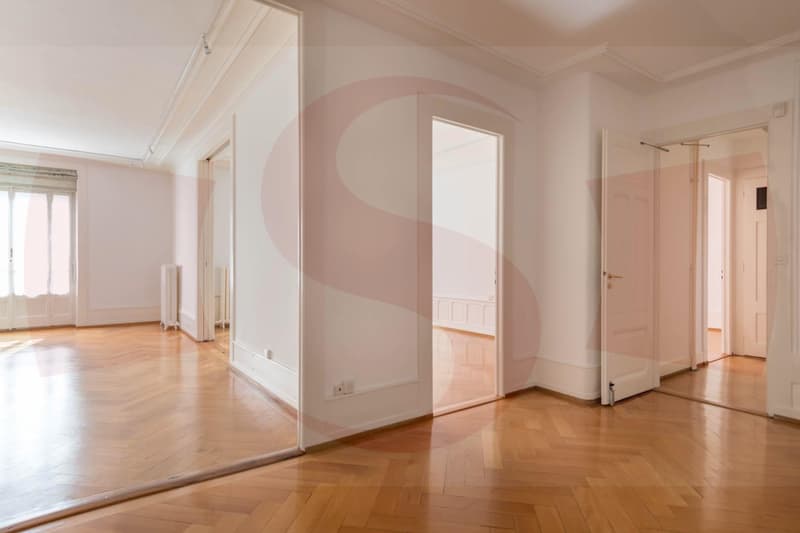 Superbe appartement de 7 pièces dans un immeuble ancien (3)