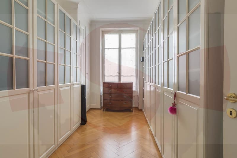 Superbe appartement de 7 pièces dans un immeuble ancien (11)