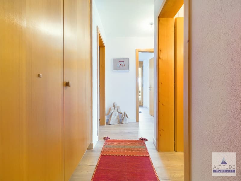 Appartement dans le village de Mollens, offrant une vue magnifique sur les montagnes. (12)