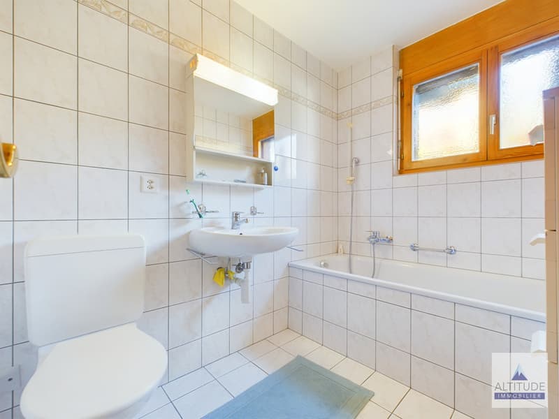 Appartement dans le village de Mollens, offrant une vue magnifique sur les montagnes. (6)