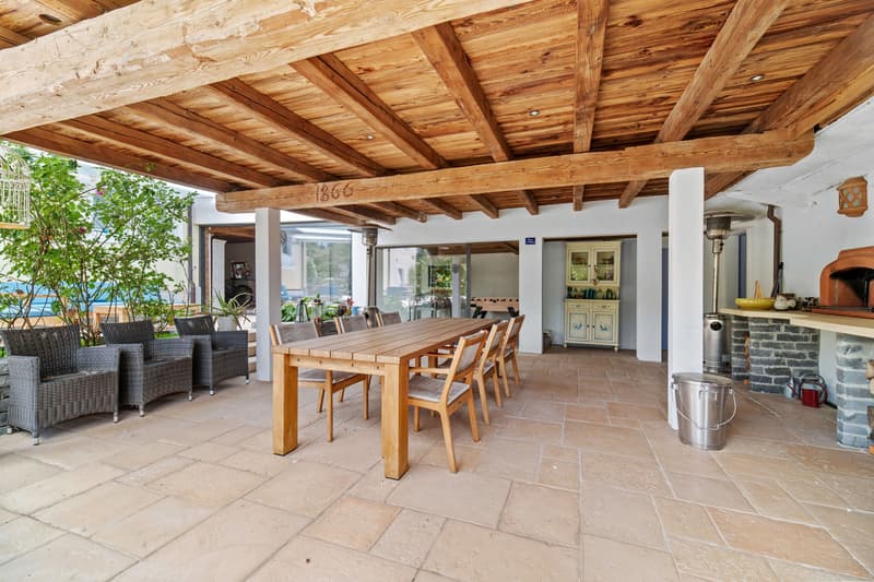 Propriété de charme avec 3 logements sur une belle parcelle à Giez (13)