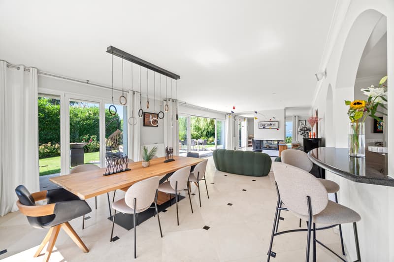 Agréable villa familiale avec piscine, vue lac, rive gauche (6)