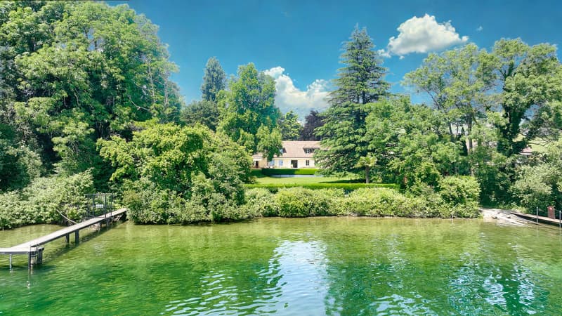 Elégante propriété en bord de Lac sur la Cote (5)
