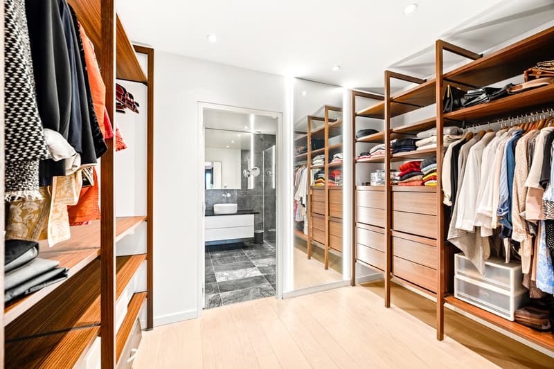 Superbe duplex de 328 m2 avec jardins et vue lac au coeur de Corsier (11)