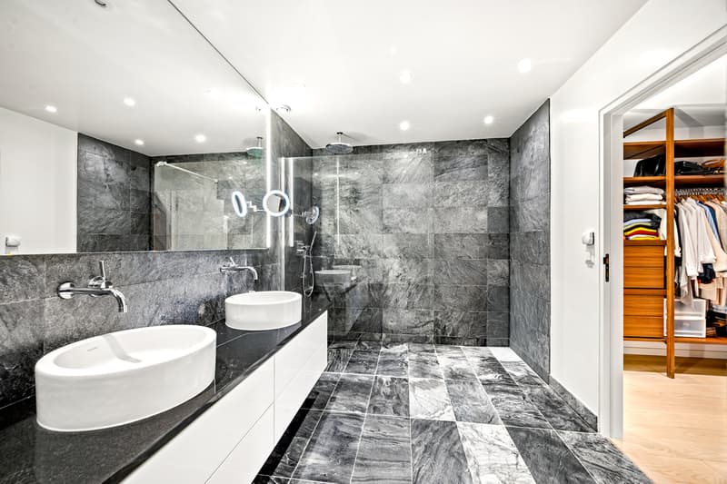 Superbe duplex de 328 m2 avec jardins et vue lac au coeur de Corsier (12)