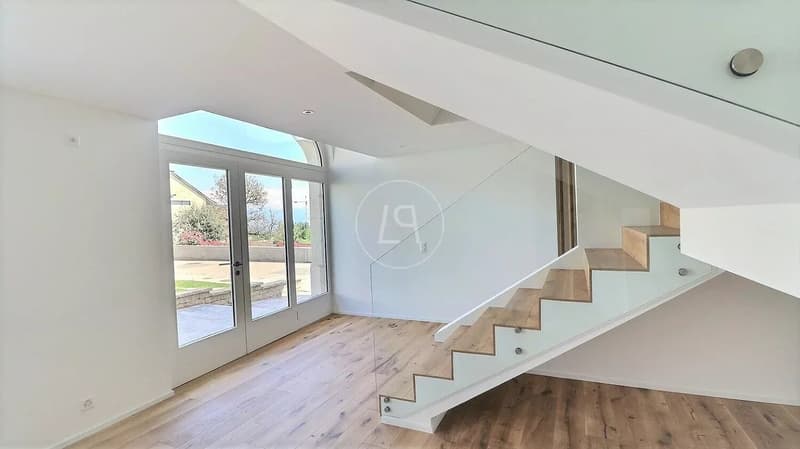 Renovated duplex apartment with lake view near Rolle (2)