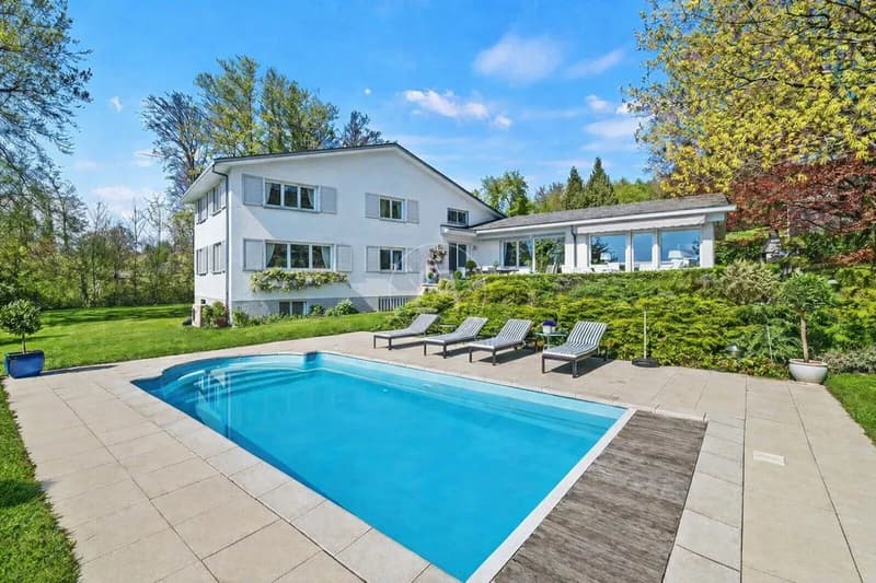 Superb family property with pool and lake view in Epalinges (1)