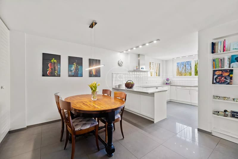 Superb family property with pool and lake view in Epalinges (11)
