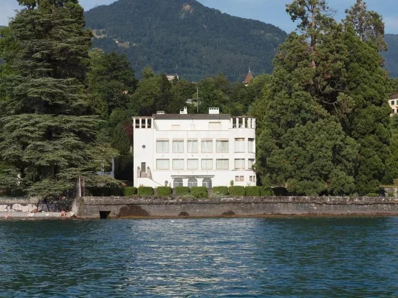 Exceptional property in front lake close to Montreux (1)