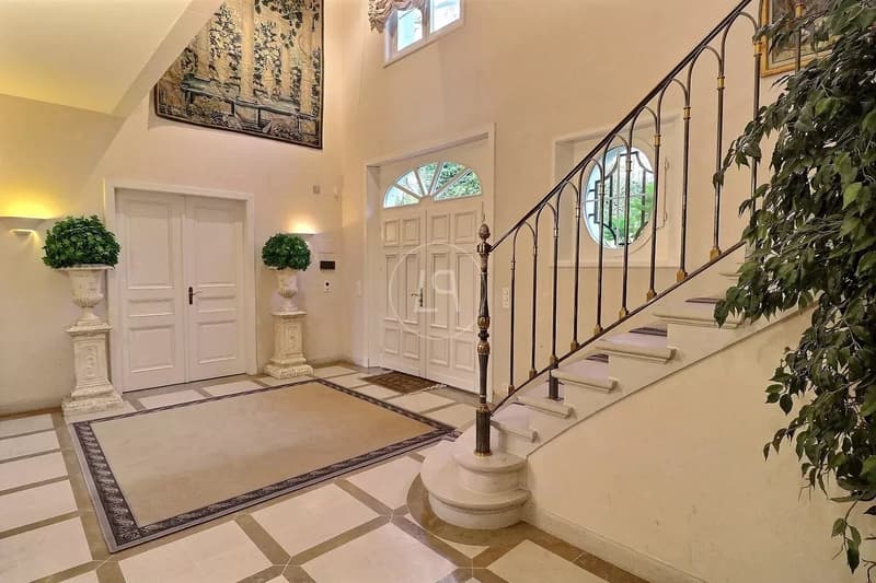 Very beautiful master property in a sought-after neighborhood of Lausanne. (3)