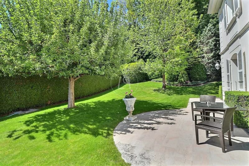 Very beautiful master property in a sought-after neighborhood of Lausanne. (8)