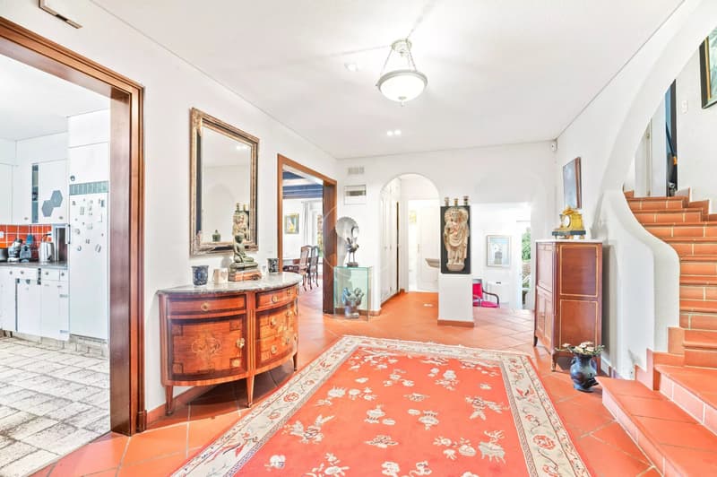 Charming property to renovate, view and indoor pool in St-Légier (5)