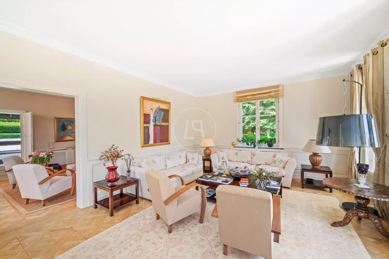 Elegant property with swimming pool in a green setting in Lausanne (8)