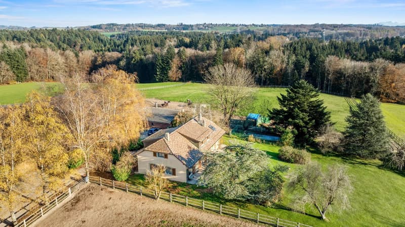 Rare equestrian property with great potential near Lausanne (1)