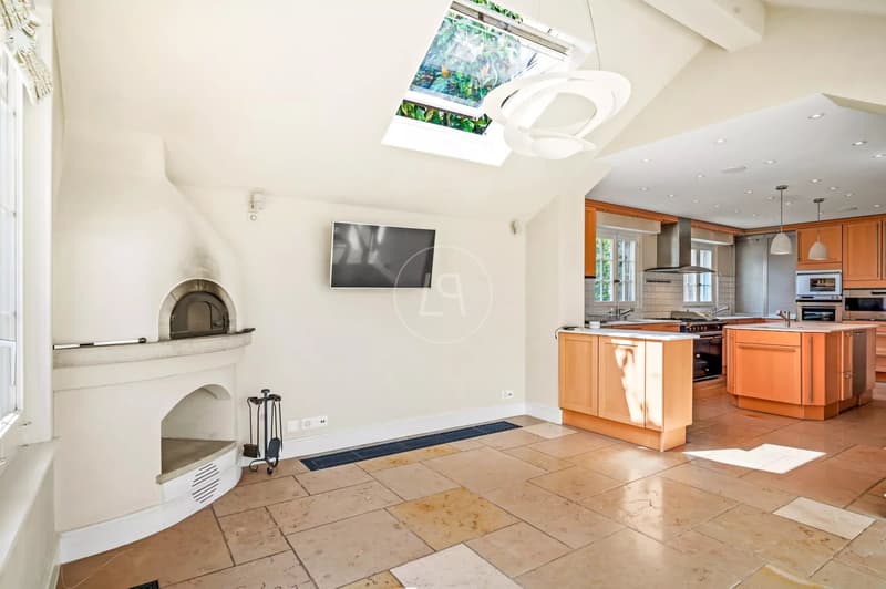 Stunning property with pool and lake view, Apples (11)
