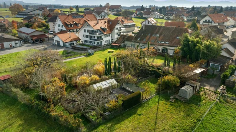 Charming property with natural swimming pool close to Lausanne (2)