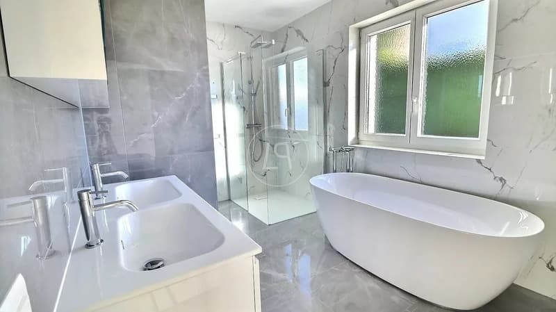Beautiful renovated property with panoramic view in Chernex (10)