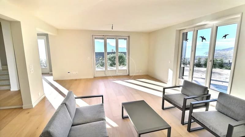 Beautiful renovated property with panoramic view in Chernex (2)