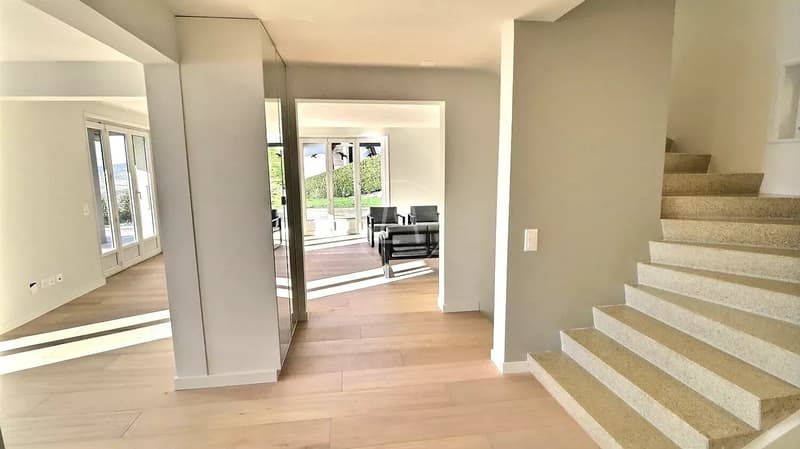 Beautiful renovated property with panoramic view in Chernex (3)