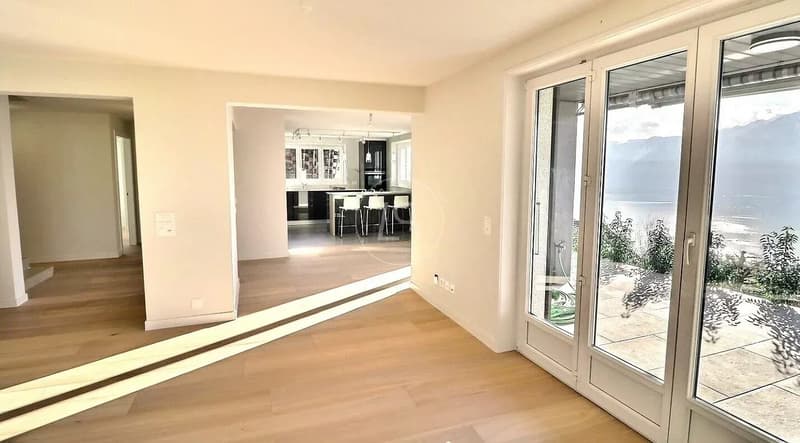 Beautiful renovated property with panoramic view in Chernex (5)