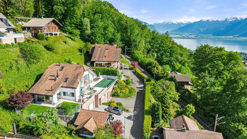 Beautiful family property with lake view and swimming pool in Blonay (2)