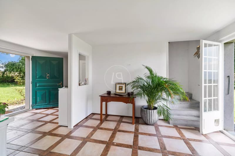 Very beautiful family property in the heart of the vineyards with swimming pool in Etoy (5)