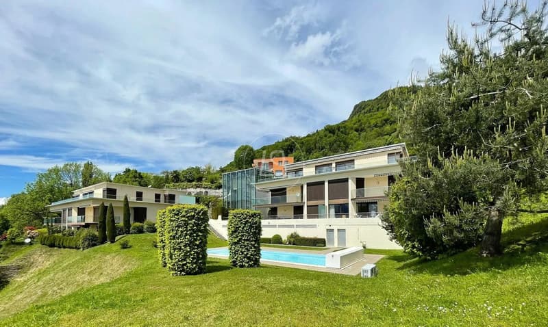 Attic with a 200 m2 terrace and breathtaking view in Montreux (1)