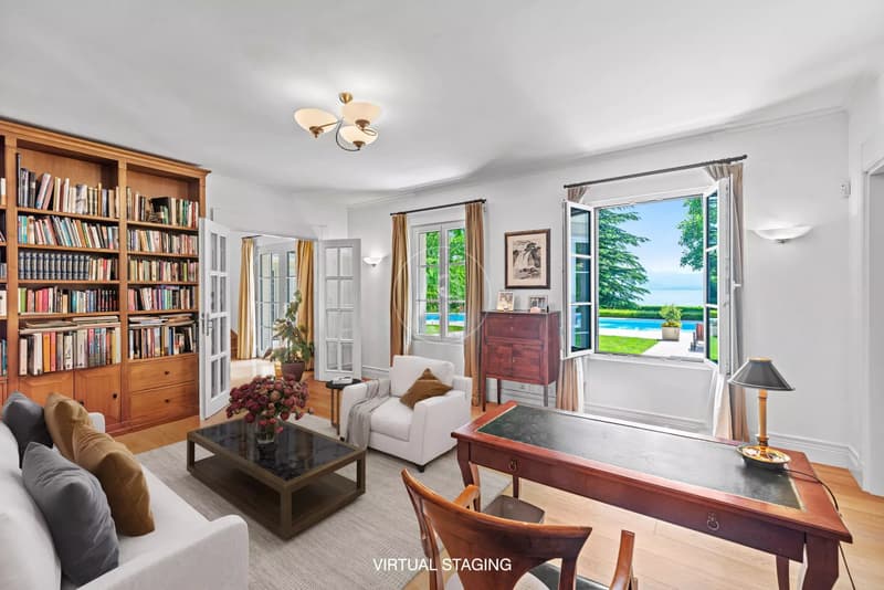 Elegant waterfront property on Lake Shore (8)