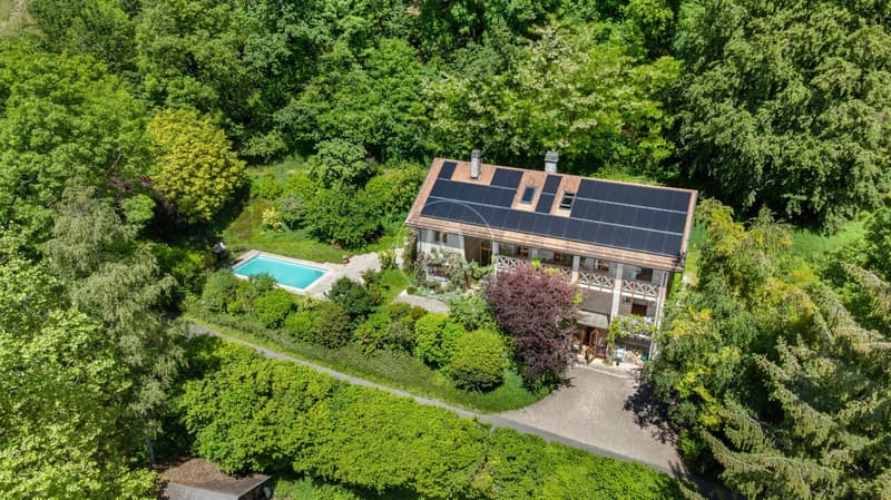 Beautiful family house with pool near Rolle (1)