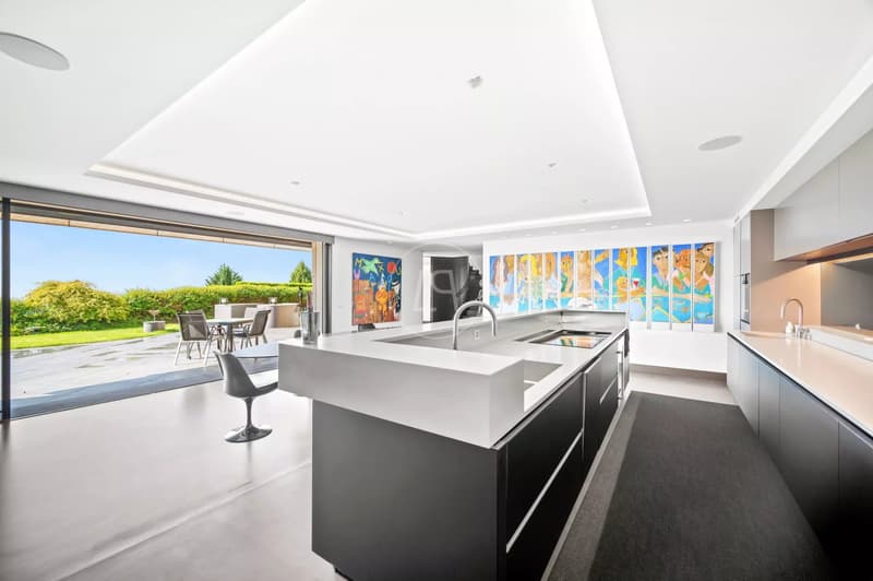 Superb property with lake view and indoor pool in Givrins (7)