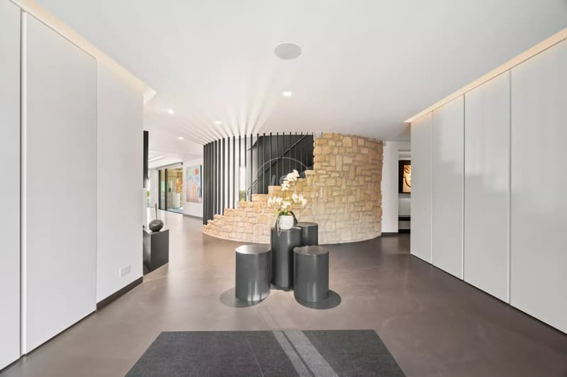 Superb property with lake view and indoor pool in Givrins (3)