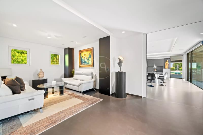 Superb property with lake view and indoor pool in Givrins (4)