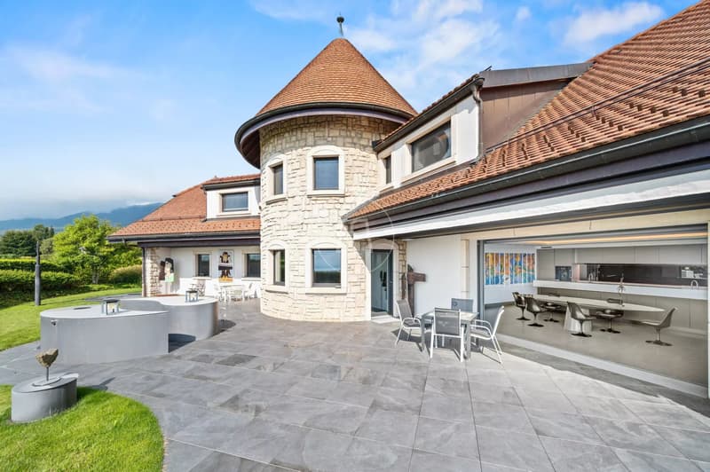 Superb property with lake view and indoor pool in Givrins (6)
