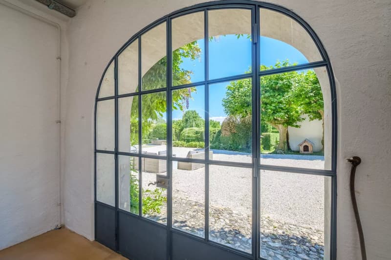 Historic 18th century castle, 15,000 m2 park, Between Lausanne and Nyon (13)