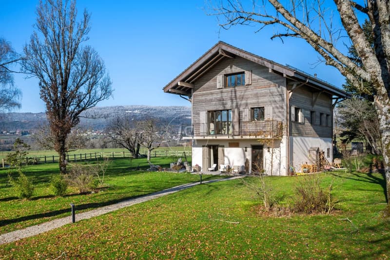 Charming house in the heart of nature in Burtigny. (1)