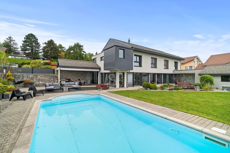 Beautiful family villa, swimming pool and view on the heights of Gland (3)