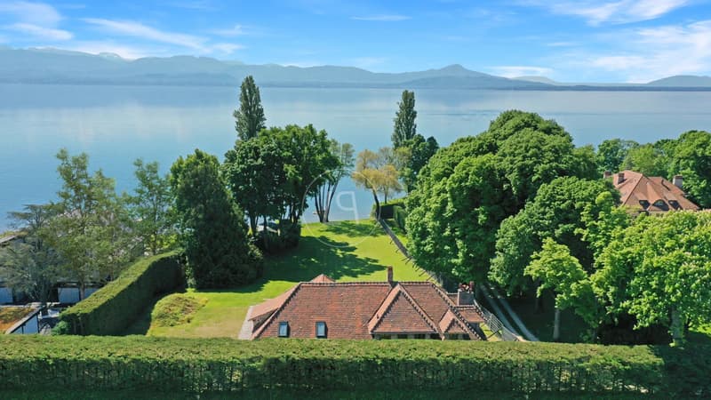 Waterfront property with boat garage, to renovate, La Côte (2)