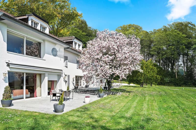 Beautiful family property with tennis and lake view, close to Morges (8)