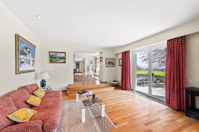 Beautiful family property with tennis and lake view, close to Morges (9)