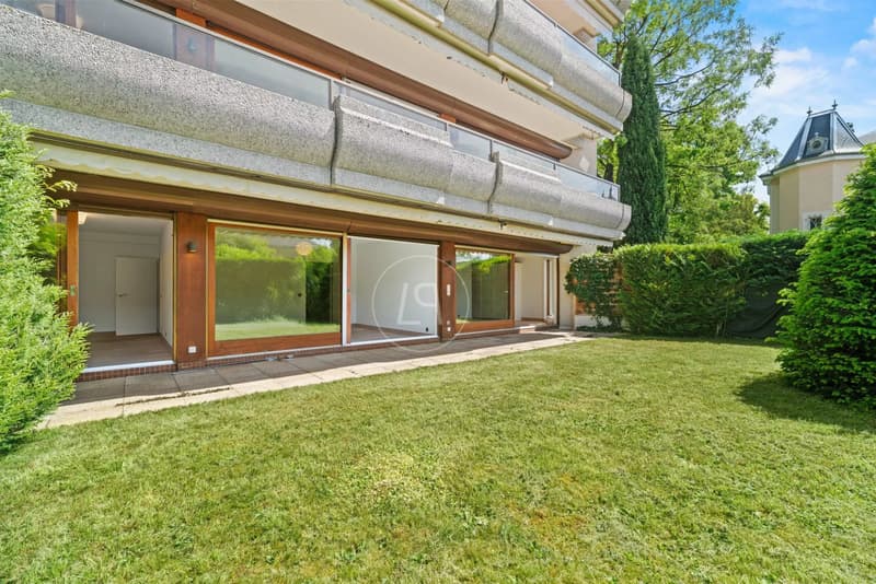 Beautiful 6,5 rooms duplex, pool, garden in the heart of Champel (10)