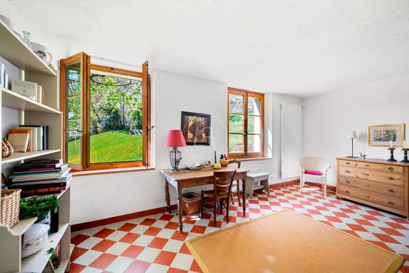 Essertine-sur-Rolle - Master house guaranteeing charm and tranquility (5)