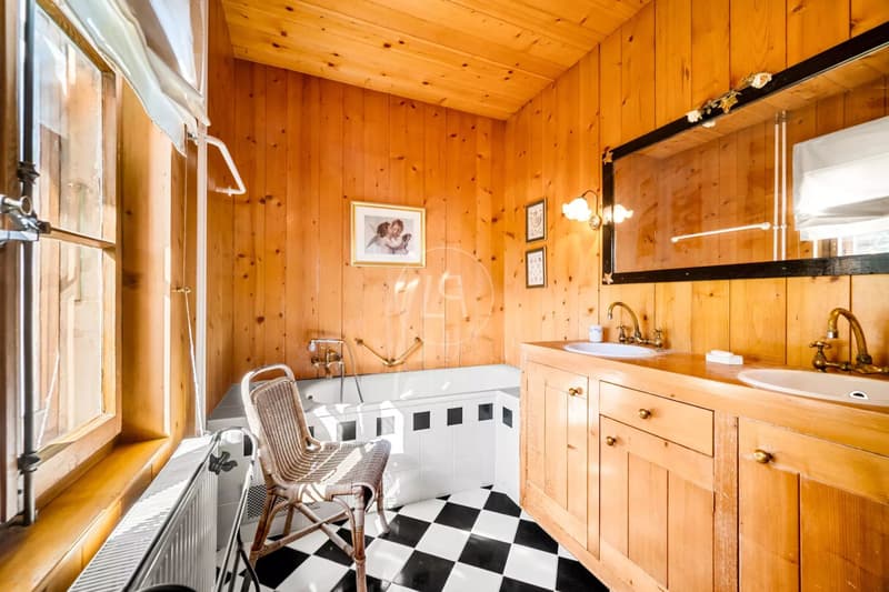 Essertines-sur-Rolle - Maison de maître garantissant charme et tranquillité (13)