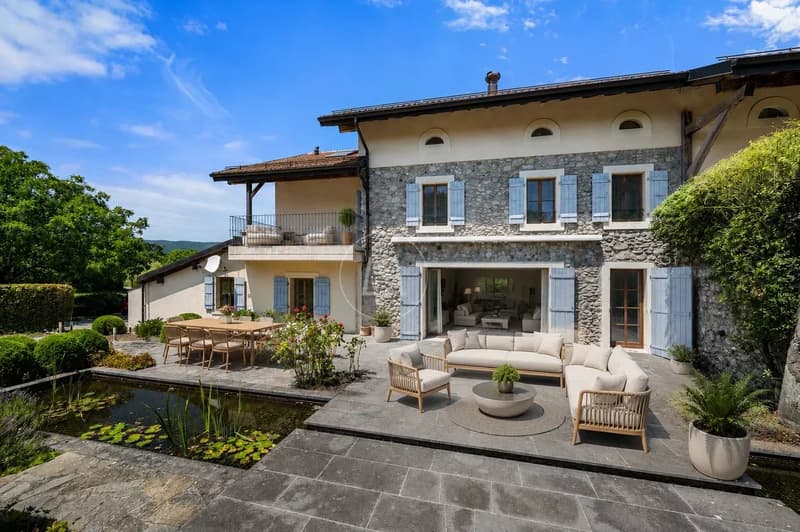 Elegant renovated farmhouse with swimming pool, Essertines-sur-Rolle (12)