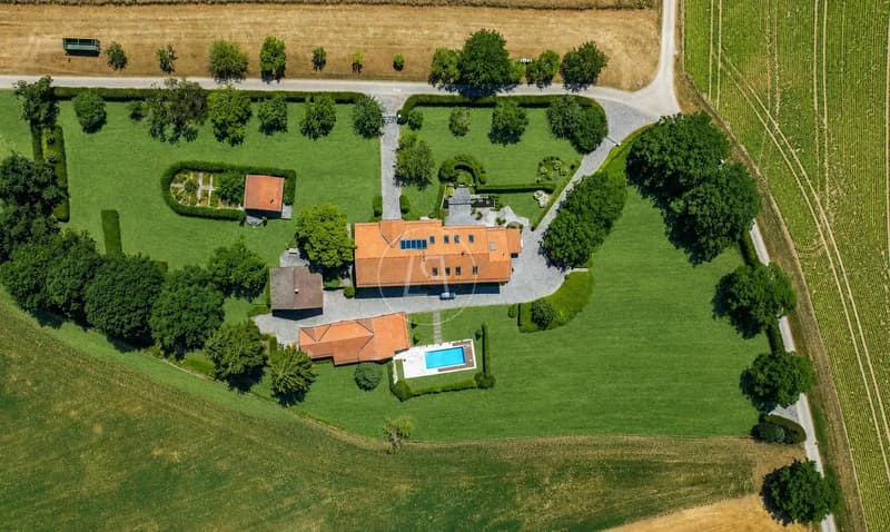 Elégante ferme rénovée avec piscine, proche de Rolle (3)