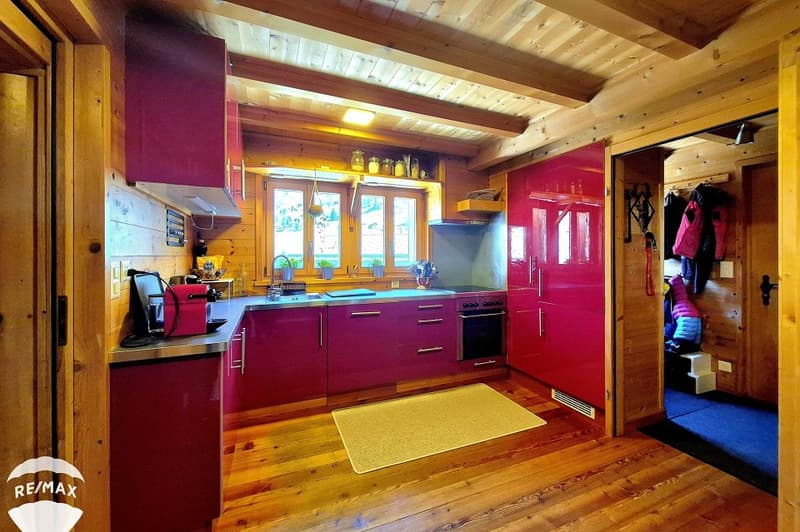 Mayen transformé en appartements et garage. (4)