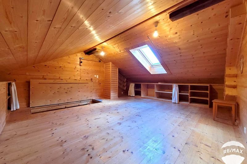 Mayen transformé en appartements et garage. (6)